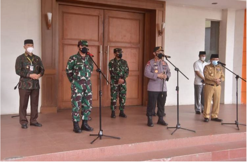 Walikota Jambi Dr. H. Syarif Fasha, ME dampingi kunjungan kerja Panglima TNI dan Kapolri di Kota Jam